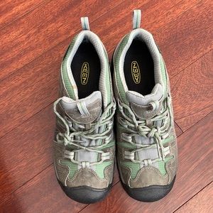 Keen low cut hiking shoes. Size 8:5, green with gray trim.